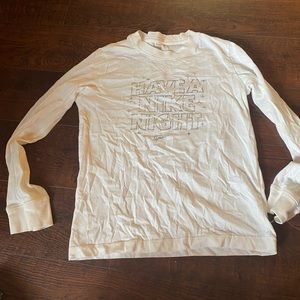 Girls Nike white long sleeve shirt have a Nike night size small